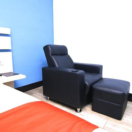 Oyo 592 Budget Hotel By The Harbour Padang  Ngoại thất bức ảnh