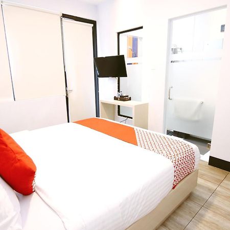 Oyo 592 Budget Hotel By The Harbour Padang  Ngoại thất bức ảnh