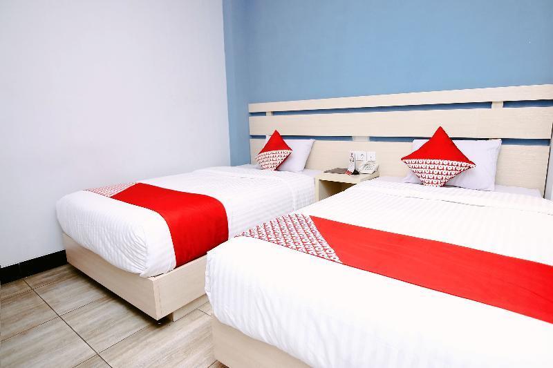 Oyo 592 Budget Hotel By The Harbour Padang  Ngoại thất bức ảnh