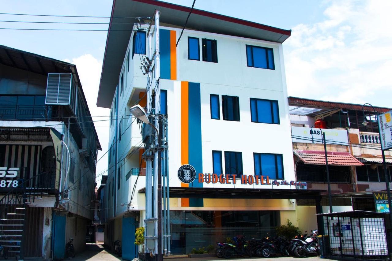 Oyo 592 Budget Hotel By The Harbour Padang  Ngoại thất bức ảnh