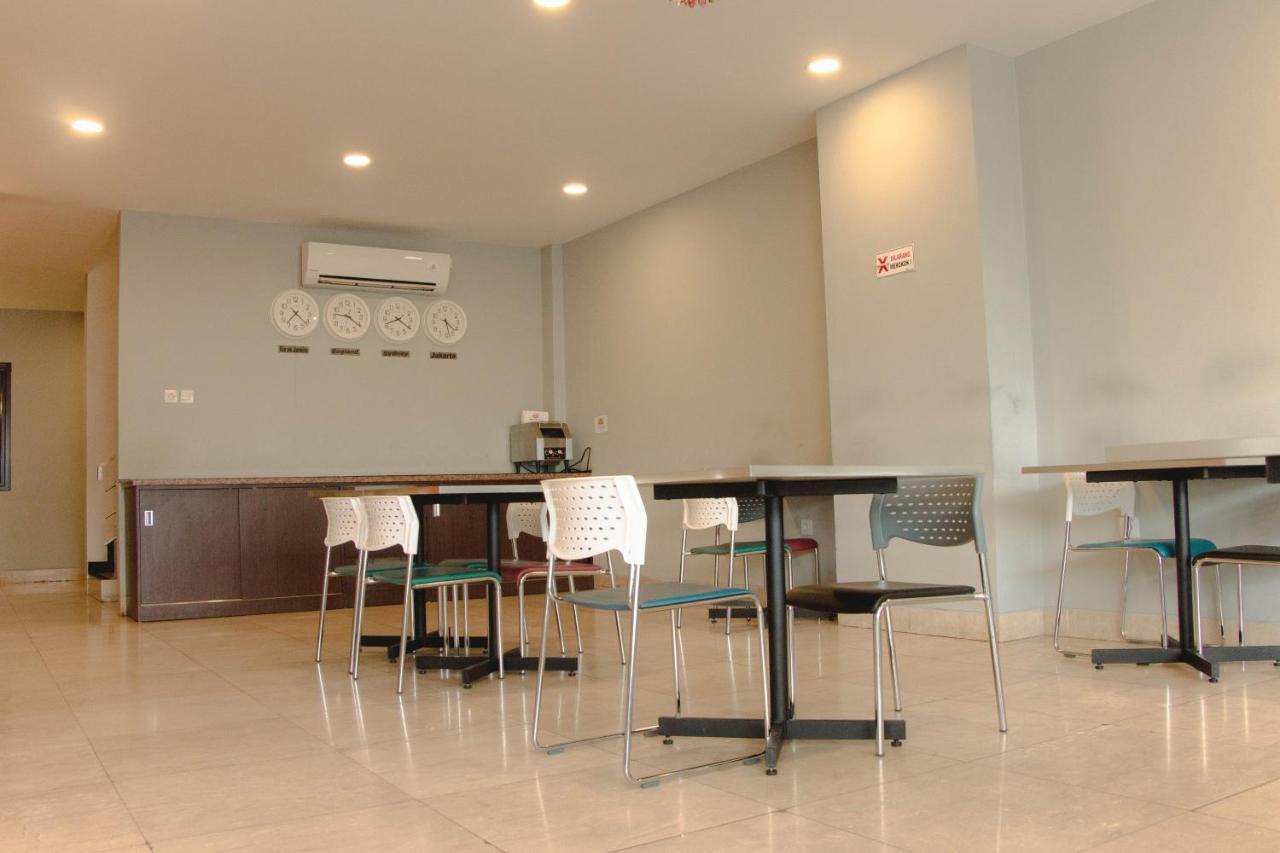Oyo 592 Budget Hotel By The Harbour Padang  Ngoại thất bức ảnh
