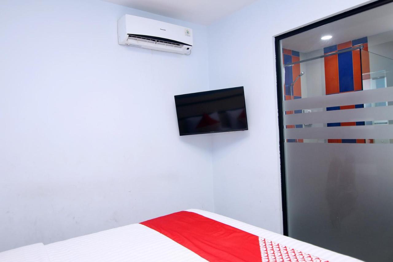 Oyo 592 Budget Hotel By The Harbour Padang  Ngoại thất bức ảnh