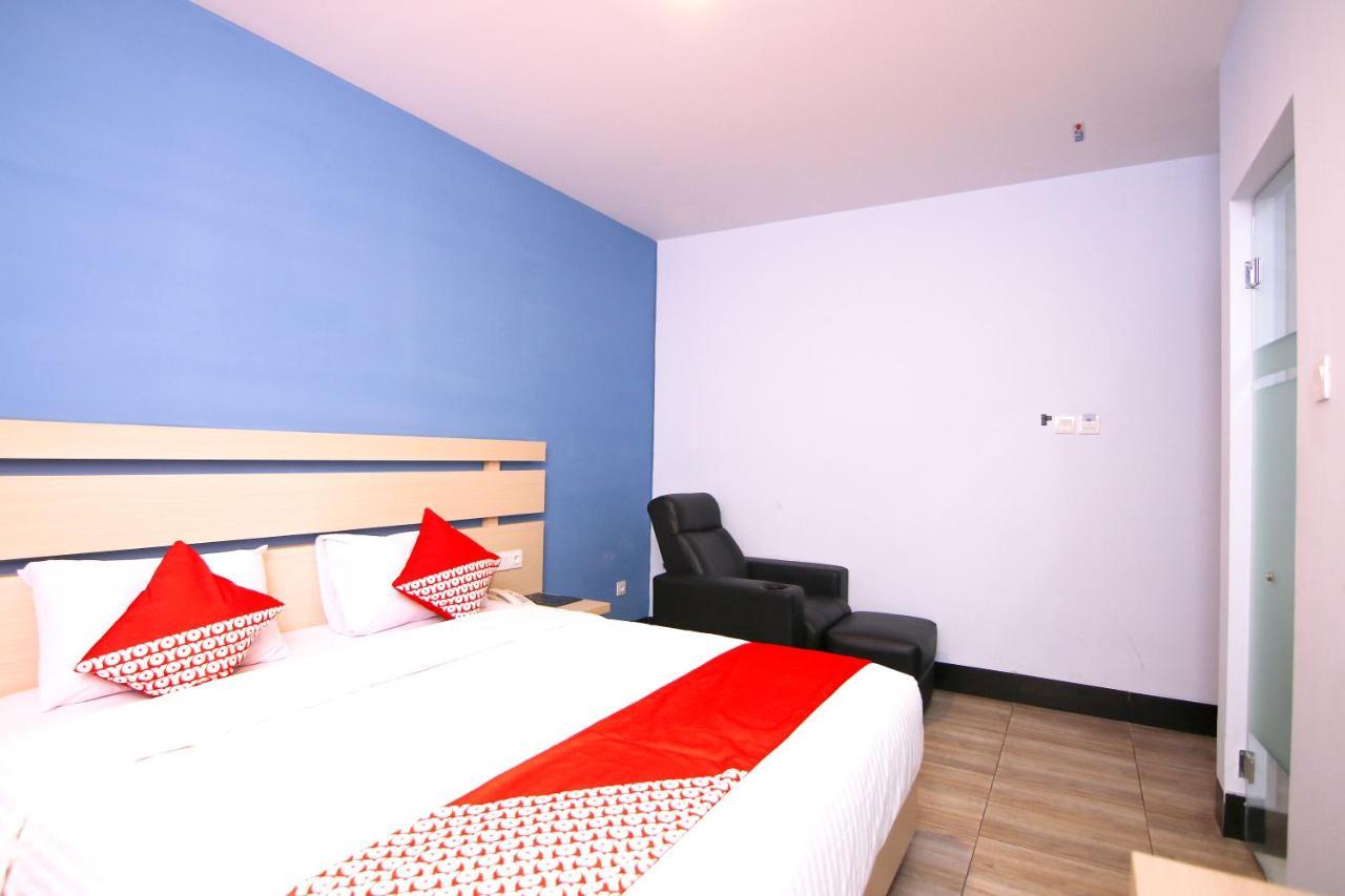 Oyo 592 Budget Hotel By The Harbour Padang  Ngoại thất bức ảnh