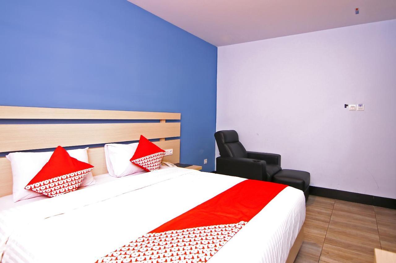 Oyo 592 Budget Hotel By The Harbour Padang  Ngoại thất bức ảnh